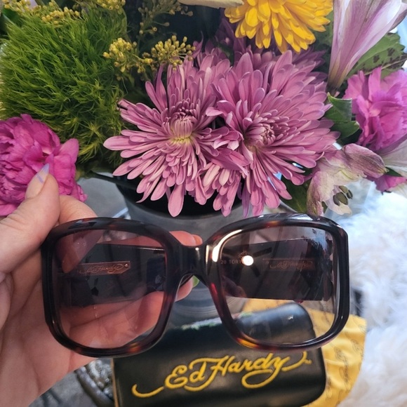 Ed Hardy Vintage RARE Pristine Condition Statement Sunglasses - Picture 5 of 7